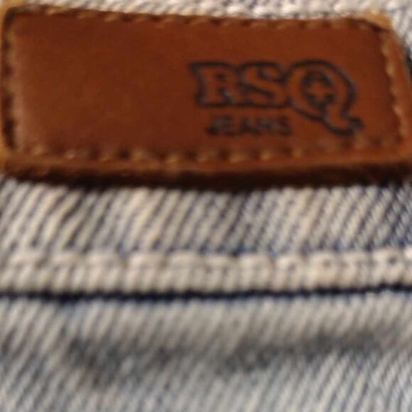 RSQ Maui High Rise Distressed Denim Shorts Size 3 (Juniors)! - Picture 3 of 14